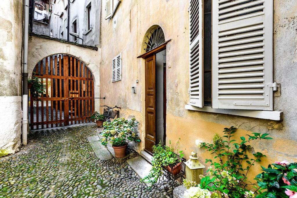 Al Vicolo Del Gallo Appartamento Varallo Bagian luar foto