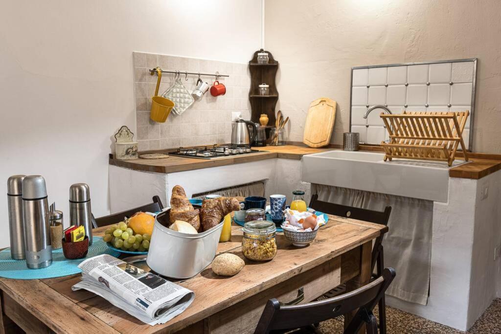 Al Vicolo Del Gallo Appartamento Varallo Bagian luar foto